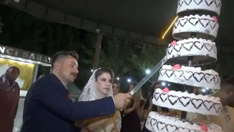 Mutlu Düğün Günü Kabusa Dönüşünce: Hastaneye Koşmak Zorunda Kaldılar
