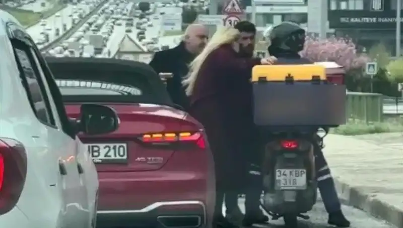 D-100'de Silahlı Kavga: Motokuryeyle Tartışan Şahıs Korku Saldı