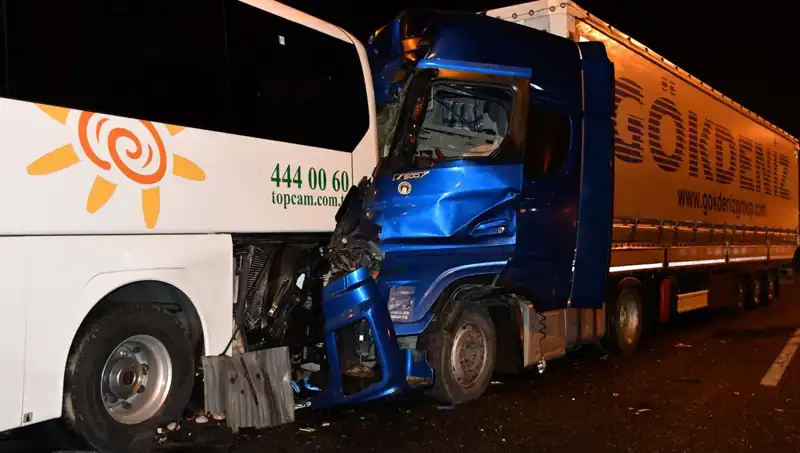Tur Otobüsü Tırla Çarpıştı: Yaralıların Sayısı 13’e Ulaştı