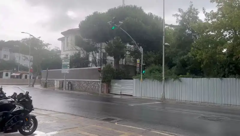 İstanbul'da Sağanak Yağışlar: Şehre Geri Dönüş Arayışı