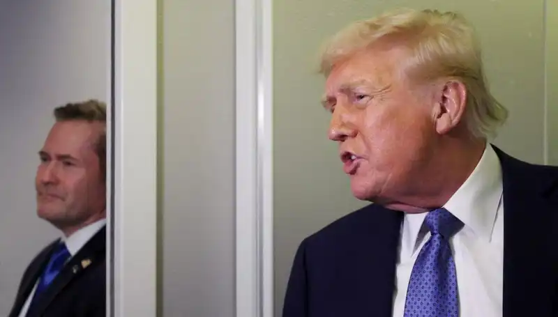 Trump'ın Görevden Alması: Mike Waltz'un Sızdırılan Planları ve Sonuçları