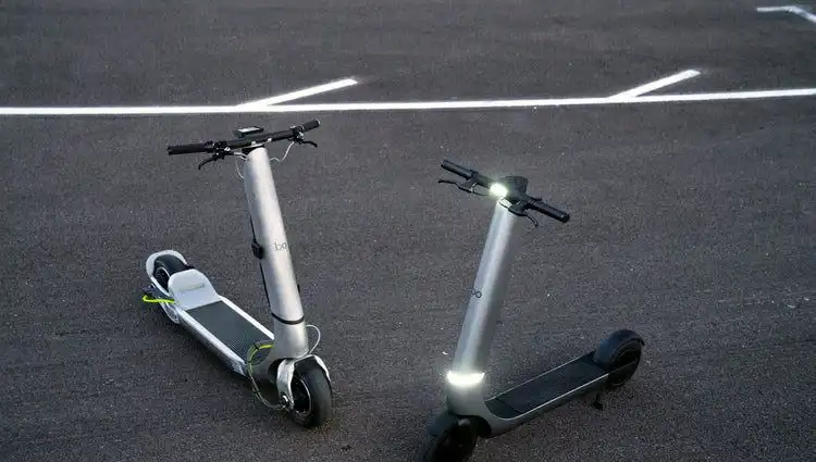 Elektrikli Scooter Devrimi: Hız Sınırlarını Aşan Yeni Model Trafikte Yasaklandı!
