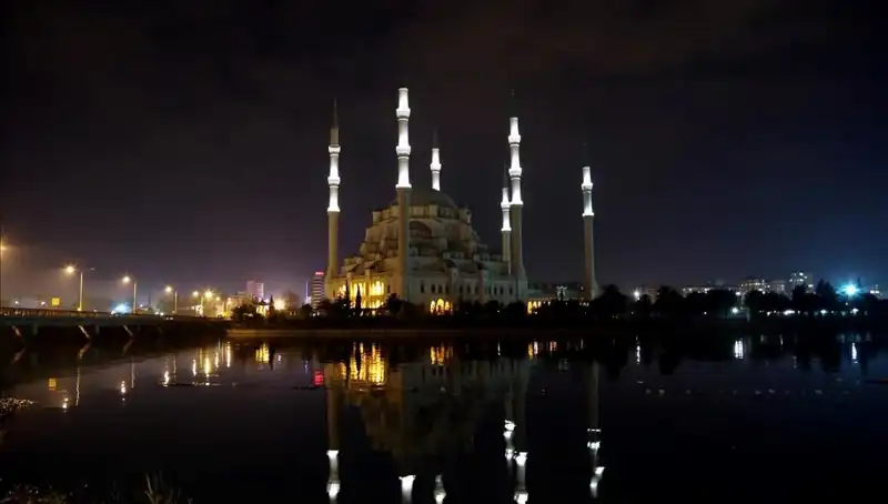 Adana'da Ramazan'ın Aydınlatan Anı: İftar Saati ve Kalan Süre