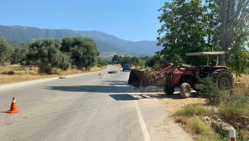 İzmir'de Motorlu Kazada Hayati Tehlike: Bir Genç Hayat Mücadelesi Veriyor