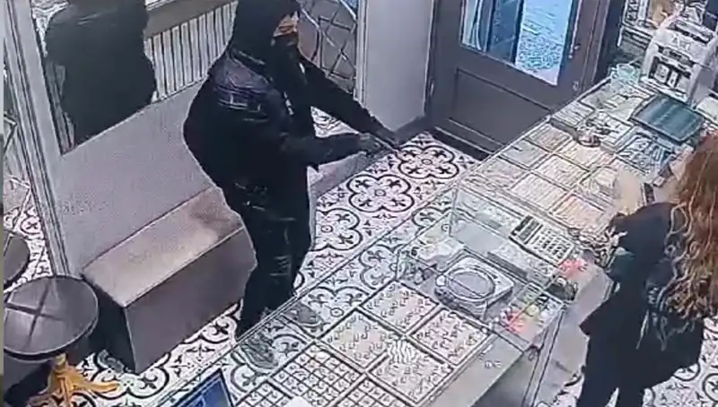 Soygun Girişimi Sırasında Yaşanan İlginç Olay Herkesi Şaşırttı!