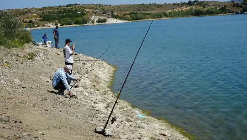 Barajda Sıra Dışı Olay: Kafesler Patladı ve Kalabalık Akın Etti