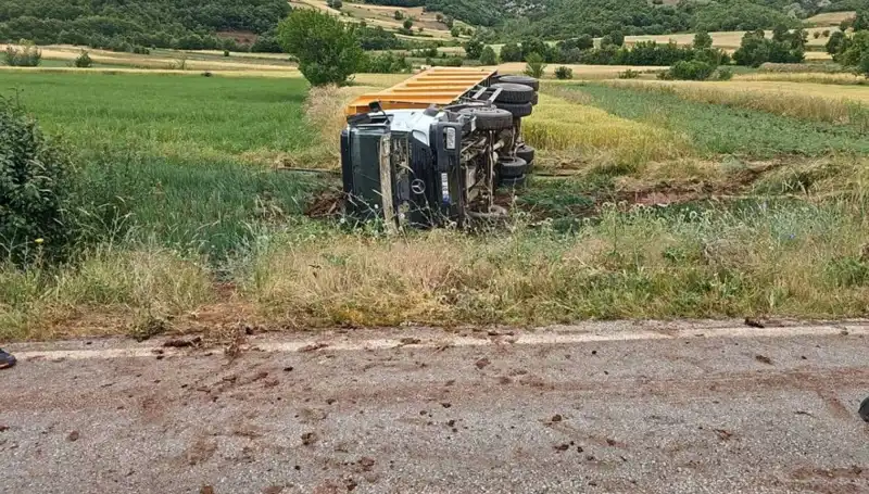 Tokat’ta Feci Kaza: Devrilen Kamyonda Bircanlı Kayıp Verildi!