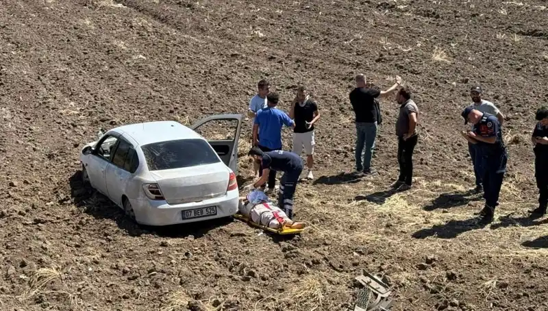 Osmaniye’de Otomobil Tarlaya Uçtu: Üç Kişi Yaralandı, Bölgeyaşamı Altüst Oldu